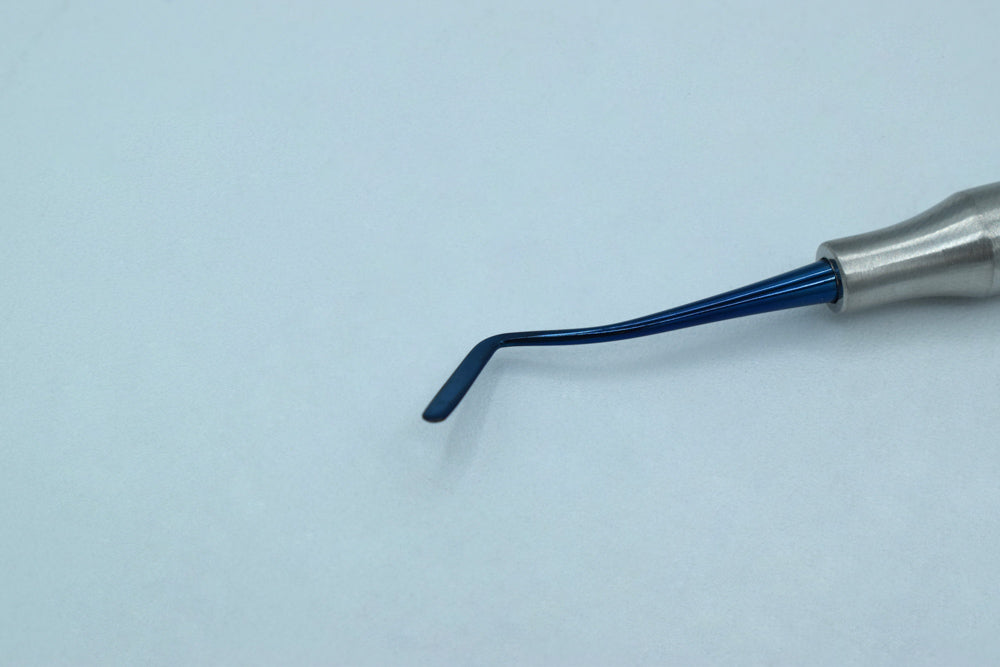 COMPOSITIVE TITANIUM Combination of medium - sized blade with small ondenser tip COD 1017 - 16
