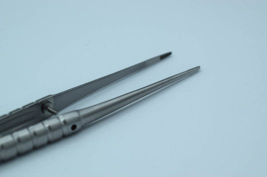 Micro ANatomical 1,3mm TC Straight 18cm, Round HAndle COD 1012-42.
