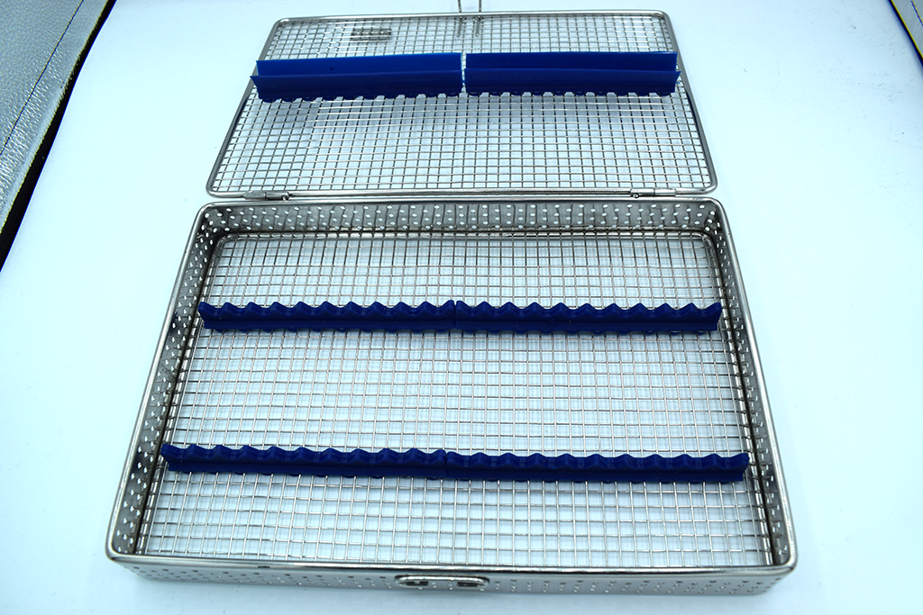 Instrument Tray dimension 289x 182 x34 x 20 instruments COD 1030-3b
