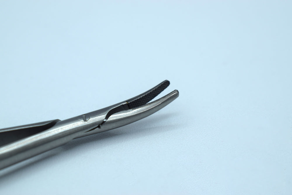 Castroviejo TC inset Round Handle Curved 14cm Needle Size 5-0,6-0,7-0 cOD 1004-26.