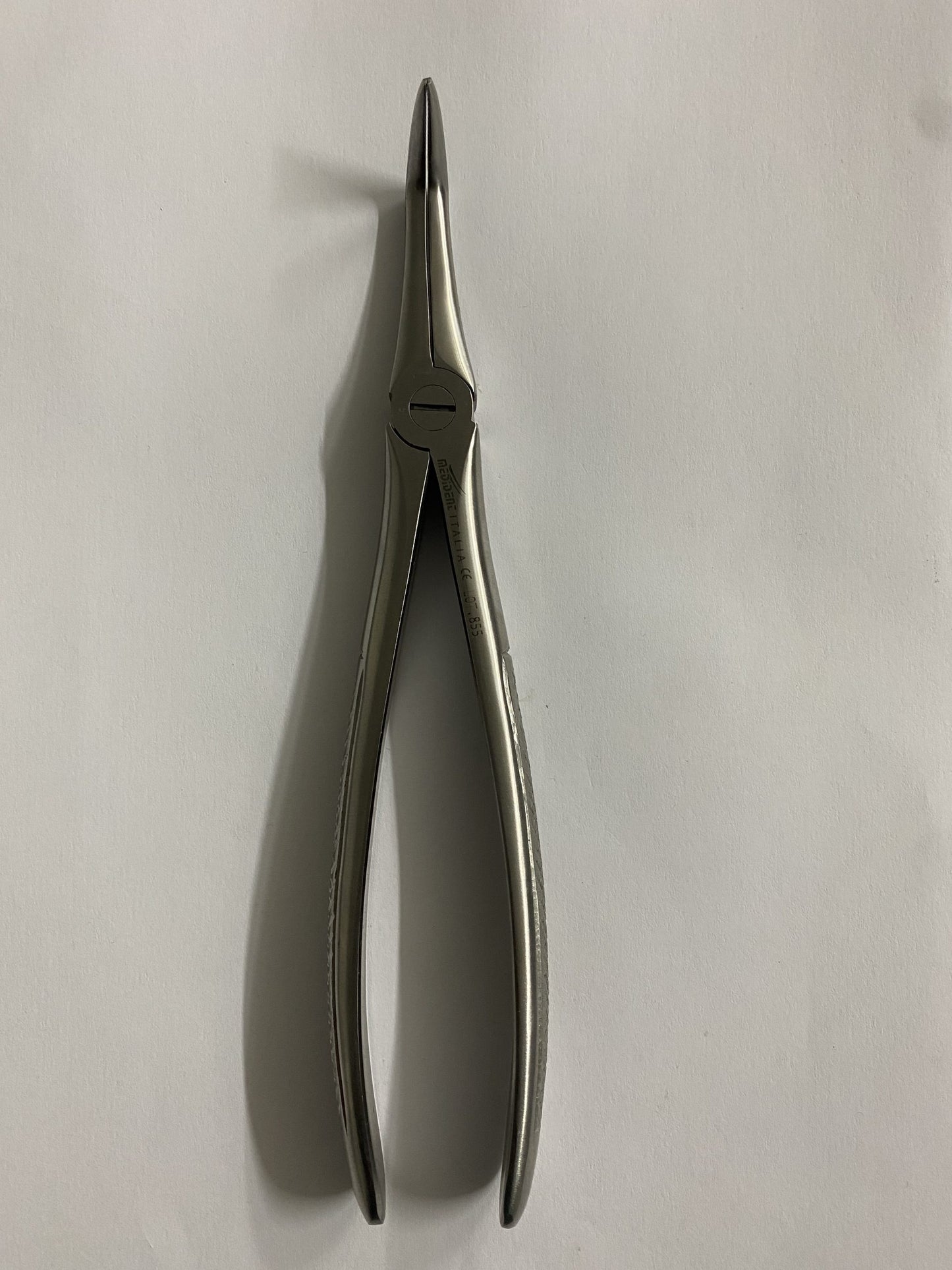 FIG 145 CURVED FORCEPS FOR LOWER ROOTS WHIT SERRATED LONG TIPS cod. 1000-45